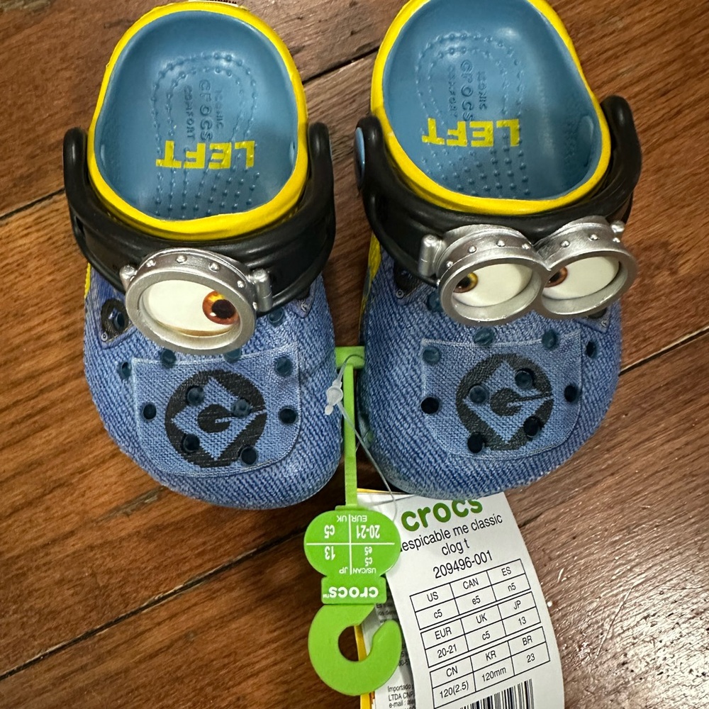 NWT Crocs Toddler Classic Despicable Me Clogs Size C5 - Picture 2 of 6